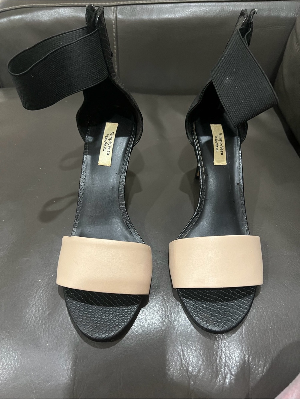 Vera Wang Simply Vera size 9 M black/tan Sandal Heels